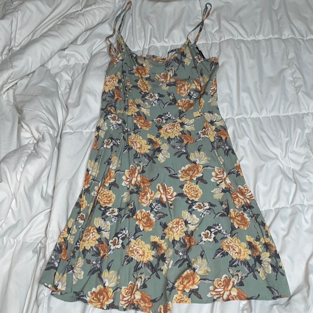FOREVER21 floral flowy dress Size: M